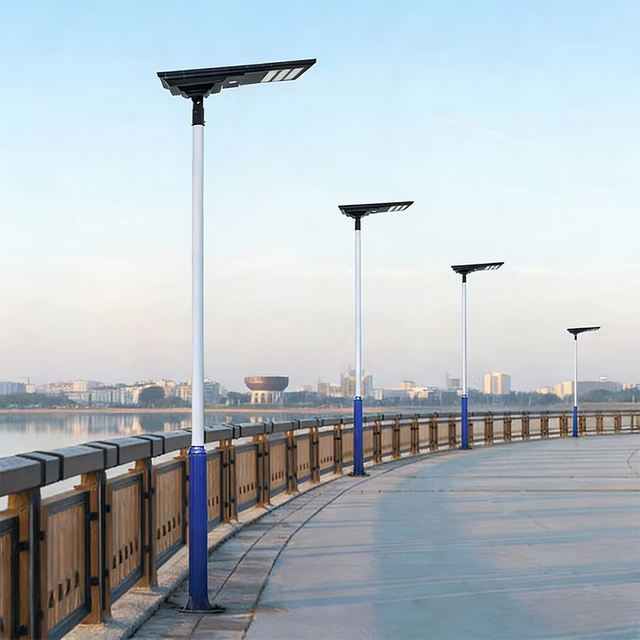 ไฟถนน LED พลังงานแสงอาทิตย์ IP65 การหรี่แสงอัจฉริยะพร้อมการปรับความสว่างระยะไกลเพื่อการประหยัดพลังงาน